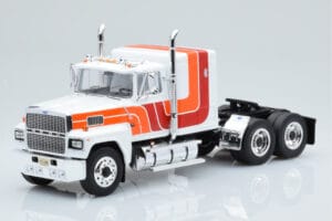 Ford LTL 9000 Valkoinen Punainen Oranssi IXO 1:43 TR094