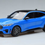 Ford Mustang Mach-E GT Performance Sininen Otto 1:18 OT414 Hartsi