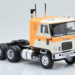 GMC Astro 95 Beige Valkoinen IXO 1:43 - image 3 of 5