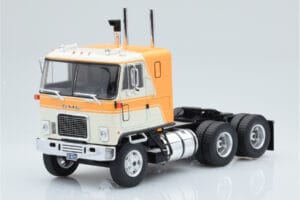GMC Astro 95 Beige Valkoinen IXO 1:43 TR167