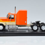 GMC General Oranssi IXO 1:43 TR129 - image 3 of 6