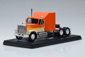 GMC General Oranssi IXO 1:43 TR129