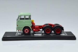 Henschel HS 19 TS Vihreä IXO 1:43 TR151 Metalli — kuva 3 / 6