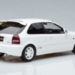 Honda Civic Type R EK9 Valkoinen Otto 1:18 OT264 Hartsi - image 2 of 7