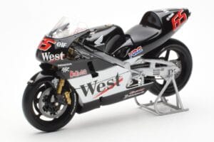 Honda NSR500 West Honda Pons #65 L. Capirossi 500cc World Championship 2001 Minichamps 1:12 122016165 Metalli — kuva 2 / 4