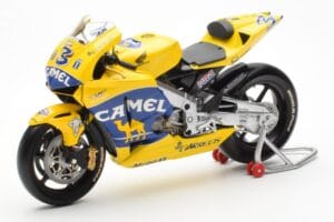 Honda RC211V Pramac Pons #3 M. Biaggi MotoGP 2003 Minichamps 1:12 122037103 Metalli — kuva 2 / 4