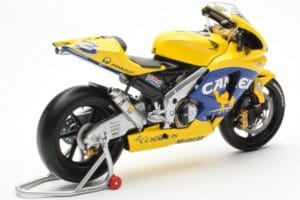 Honda RC211V Pramac Pons #3 M. Biaggi MotoGP 2003 Minichamps 1:12 122037103 Metalli — kuva 3 / 4