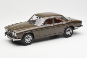 Jaguar XJ6 Series 1 4.2 Sable Ruskea Paragon 1:18 2011004