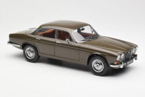 Jaguar XJ6 Series 1 4.2 Sable Ruskea Paragon 1:18 2011004 Metalli — kuva 6 / 8