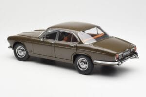 Jaguar XJ6 Series 1 4.2 Sable Ruskea Paragon 1:18 2011004 Metalli — kuva 7 / 8