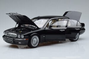 Jaguar XJ6 X350 Ebony Musta Almost Real 1:18 810501 Metalli — kuva 2 / 11