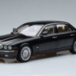 Jaguar XJ6 X350 Ebony Musta Almost Real 1:18