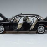 Jaguar XJ6 X350 Ebony Musta Almost Real 1:18 - image 4 of 11