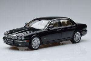 Jaguar XJ6 X350 Ebony Musta Almost Real 1:18