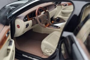 Jaguar XJ6 X350 Ebony Musta Almost Real 1:18 810501 Metalli — kuva 7 / 11