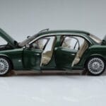 Jaguar XJ6 X350 Racing Vihreä Almost Real 1:18 - image 4 of 13