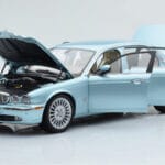 Jaguar XJ6 X350 Seafrost Vaaleansininen Almost Real 1:18 - image 2 of 11