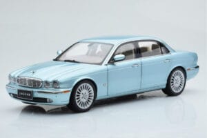 Jaguar XJ6 X350 Seafrost Vaaleansininen Almost Real 1:18 810503