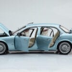 Jaguar XJ6 X350 Seafrost Vaaleansininen Almost Real 1:18 - image 5 of 11