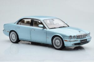 Jaguar XJ6 X350 Seafrost Vaaleansininen Almost Real 1:18 810503 Metalli — kuva 7 / 11