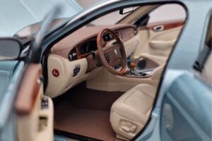 Jaguar XJ6 X350 Seafrost Vaaleansininen Almost Real 1:18 810503 Metalli — kuva 9 / 11
