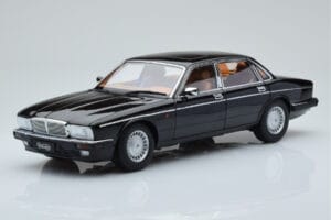 Jaguar XJ6 XJ40 Ebony Musta Almost Real 1:18 810543