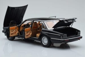 Jaguar XJ6 XJ40 Ebony Musta Almost Real 1:18 810543 Metalli — kuva 5 / 11