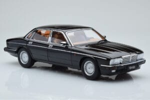 Jaguar XJ6 XJ40 Ebony Musta Almost Real 1:18 810543 Metalli — kuva 6 / 11