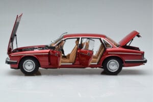 Jaguar XJ6 XJ40 Flamenco Punainen Almost Real 1:18 810541 Metalli — kuva 4 / 11