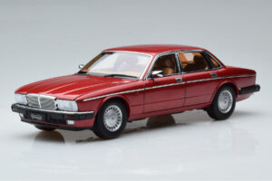 Jaguar XJ6 XJ40 Flamenco Punainen Almost Real 1:18