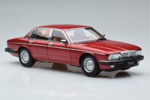 Jaguar XJ6 XJ40 Flamenco Punainen Almost Real 1:18 810541 Metalli — kuva 6 / 11