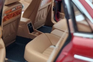 Jaguar XJ6 XJ40 Flamenco Punainen Almost Real 1:18 810541 Metalli — kuva 10 / 11