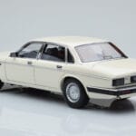 Jaguar XJ6 XJ40 Glacier Valkoinen Almost Real 1:18 - image 7 of 11