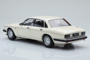 Jaguar XJ6 XJ40 Glacier Valkoinen Almost Real 1:18 810542 Metalli — kuva 7 / 11