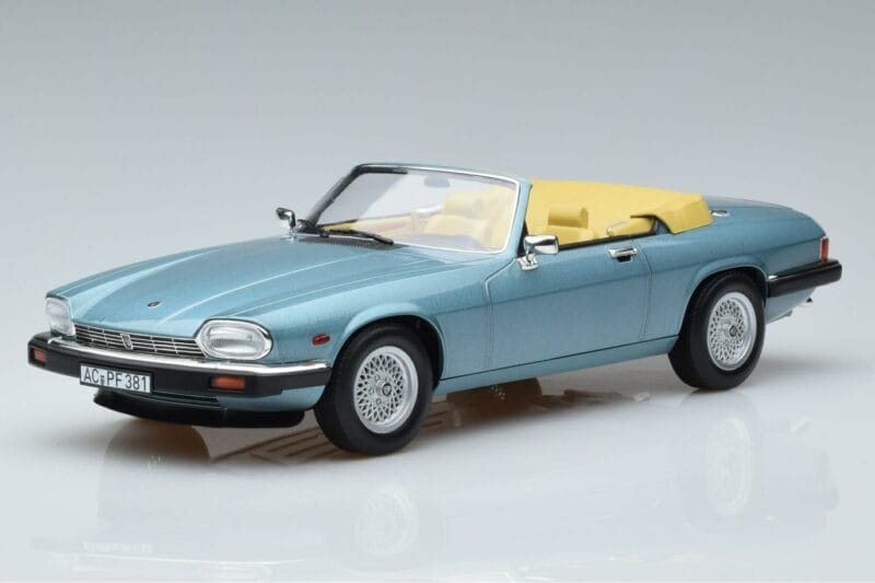 Jaguar XJS V12 Avoauto Vaaleansininen Metallic Norev 1:18 182635 Metalli