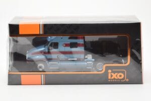 Kenworth T2000 Vaaleansininen Punainen IXO 1:43 TR180 Metalli — kuva 3 / 4
