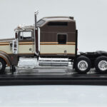 Kenworth W900 Ruskea IXO 1:43 - image 2 of 4