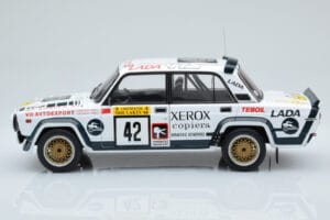 Lada 2105 VFTS #42 S. Brundza Rally 1000 Lakes 1984 IXO 1:18 18RMC146 Metalli — kuva 3 / 6