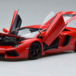 Lamborghini Aventador LP700-4 Andromeda Punainen AUTOart 1:18 - image 2 of 10