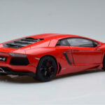 Lamborghini Aventador LP700-4 Andromeda Punainen AUTOart 1:18 - image 3 of 10
