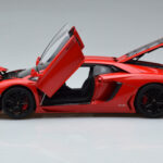 Lamborghini Aventador LP700-4 Andromeda Punainen AUTOart 1:18 - image 4 of 10