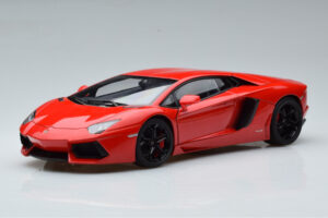 Lamborghini Aventador LP700-4 Andromeda Punainen AUTOart 1:18