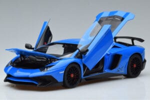 Lamborghini Aventador LP750-4 SV Sininen AUTOart 1:18 74559 Komposiitti — kuva 2 / 8