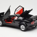 Lamborghini Countach LP 5000 Quattrovalvole Musta Kyosho 1:18 08320BK - image 5 of 8