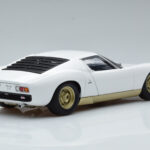Lamborghini Miura SV Valkoinen AUTOart 1:18 - image 3 of 8