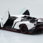 Lamborghini Veneno Valkoinen AUTOart 1:18 - image 3 of 8