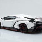 Lamborghini Veneno Valkoinen AUTOart 1:18 - image 7 of 8