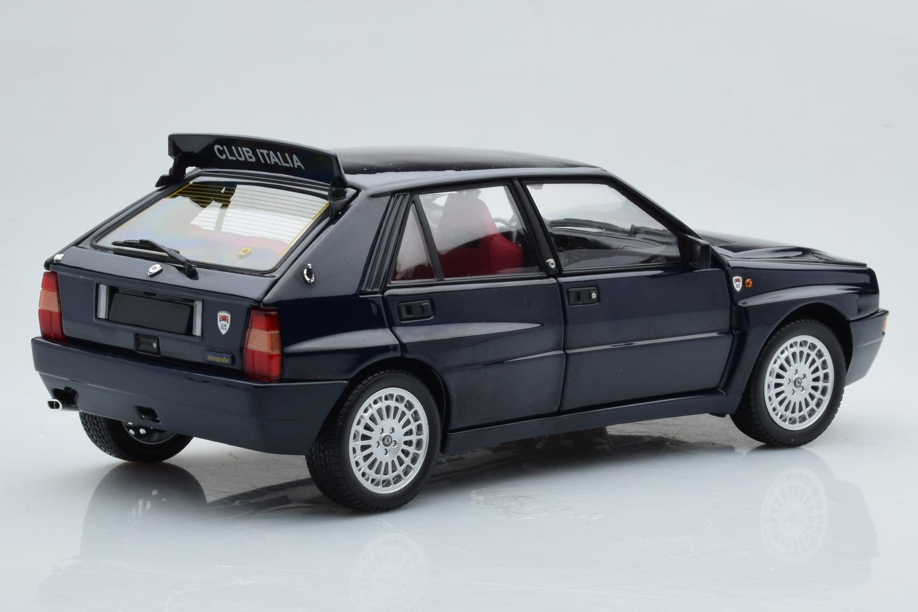 Lancia Delta HF Integrale Club Italia Sininen Kyosho 1:18 08343SC Metalli — kuva 4 / 8