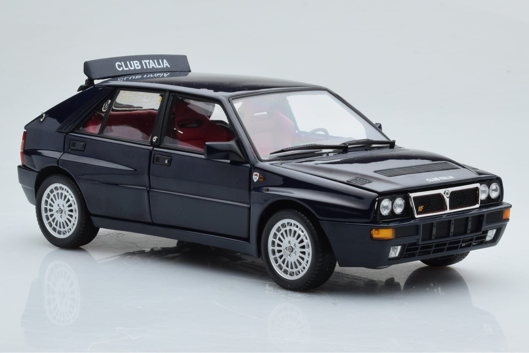 Lancia Delta HF Integrale Club Italia Sininen Kyosho 1:18 08343SC Metalli — kuva 6 / 8