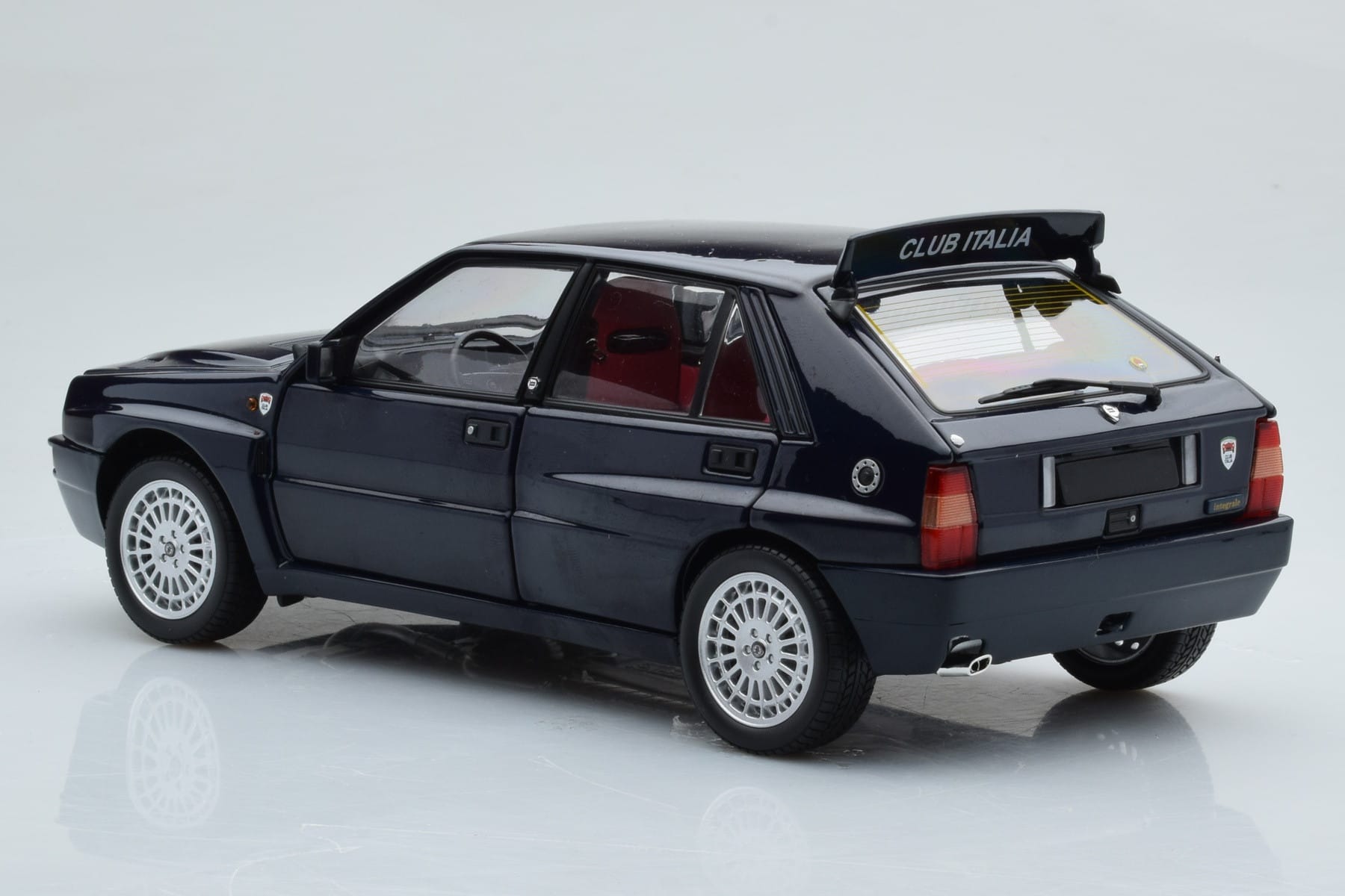 Lancia Delta HF Integrale Club Italia Sininen Kyosho 1:18 08343SC Metalli — kuva 7 / 8